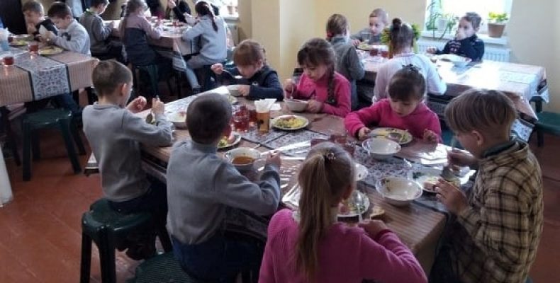 Пісківські школярі смакують гарячими обідами, а не сухпайками