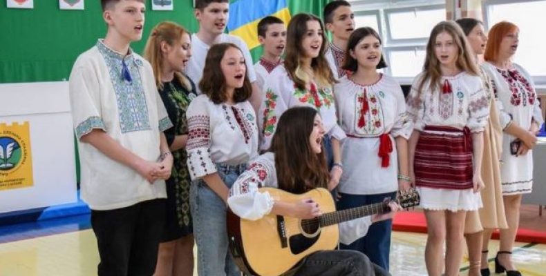 Чернігівські школярі розповіли полякам як вранці здригнулася земля