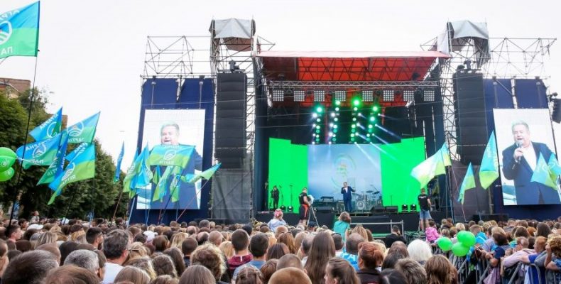 Винник підтримує Поплавського на виборах: репортаж із Прилук