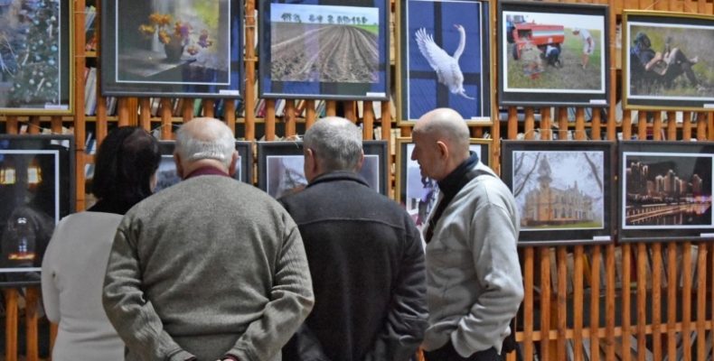 Фотовиставку «Прекрасне поруч» презентували у Чернігові