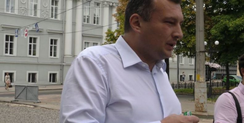 У Чернігові міський голова піарить бізнес-партнера — кандидата у депутати