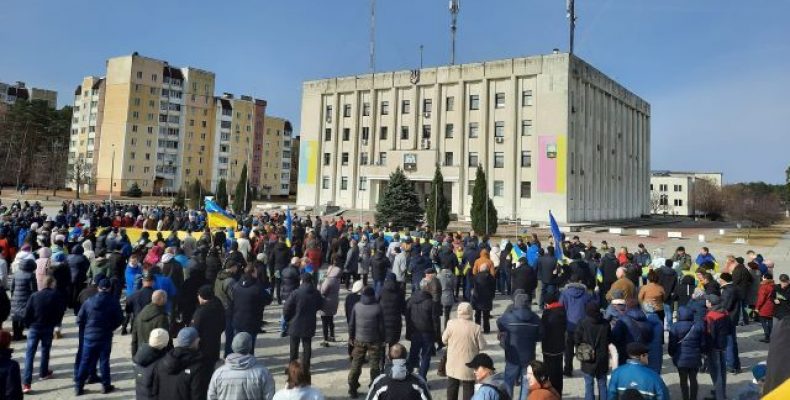 Сльозогінні гранати застосували окупанти проти мирних людей у Славутичі