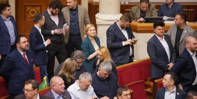 Частина «Слуг народу» проти антиукраїнського вибору