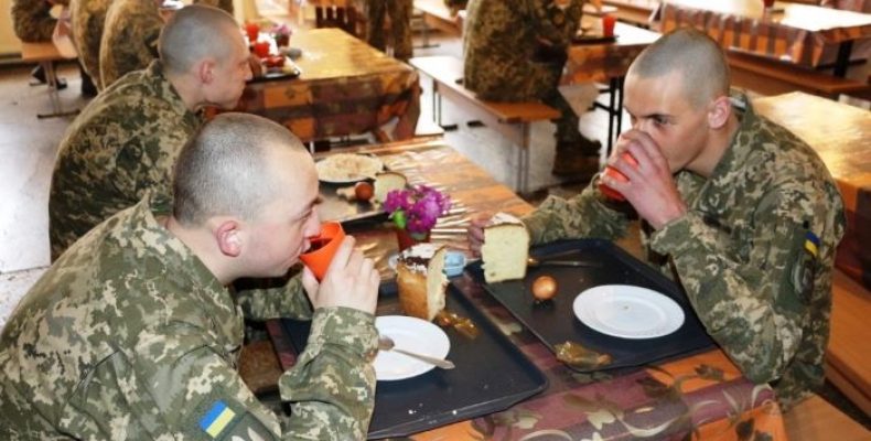 Строковики Чернігівщини по-військовому святкують Великдень