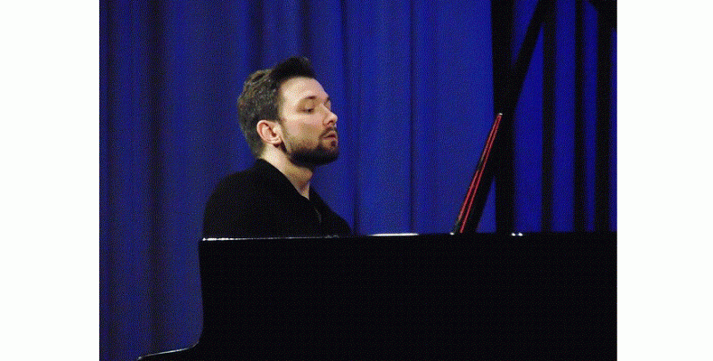 Концерт фортепіанної музики від Дениса Жданова для рідної публіки