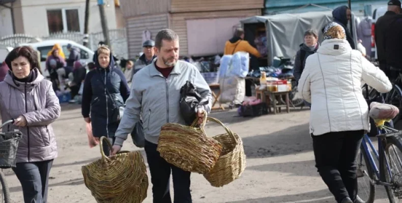 У столиці хромових чобіт вирує базар