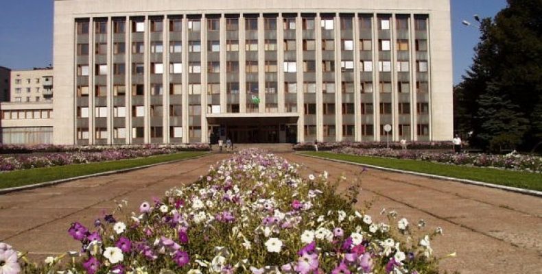 Скандальні питання розглядатимуть депутати Чернігівської облради
