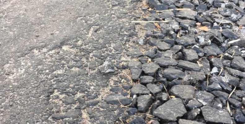 Підозрілий підрядник зробив у селі «смертельну» дорогу
