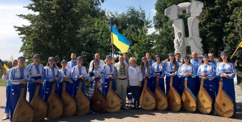 Український прапор вшанувала у Чернігові капела бандуристів