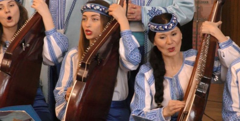 За байраком байрак, а там степ та могила…