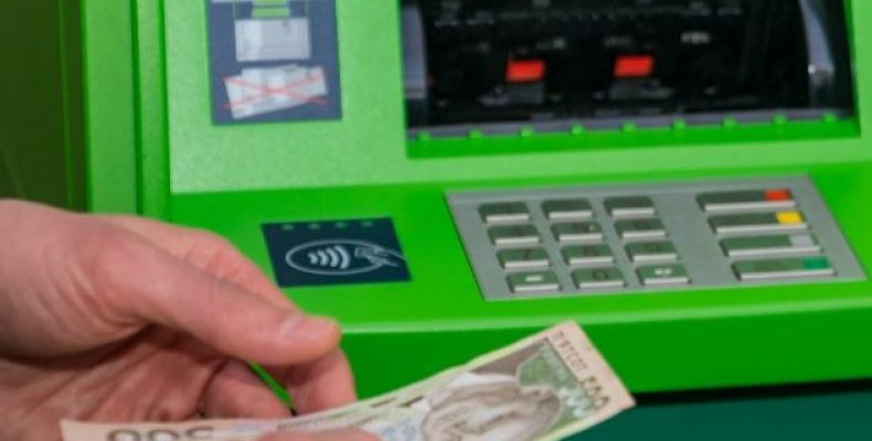15 тисяч грн зажадав посадовець за продовження контракту