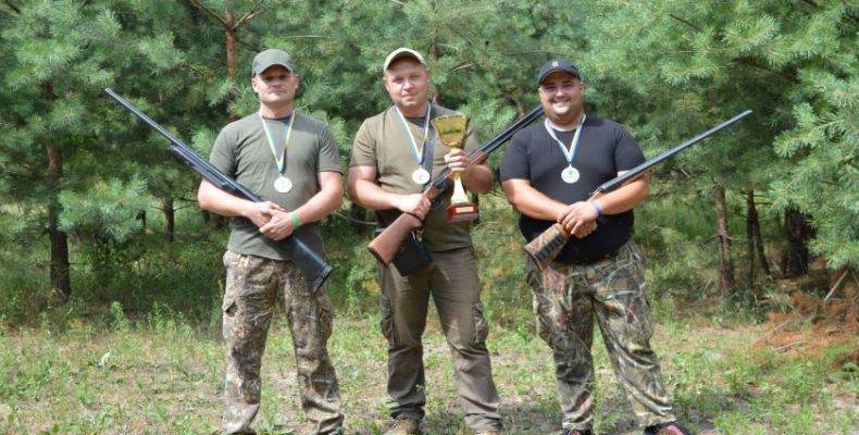 Лісівники та мисливці Чернігівщини випробовували дух боротьби