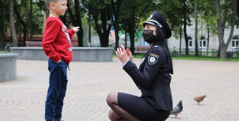 Поліцейські Чернігівщини нагадали громадянам про права дітей