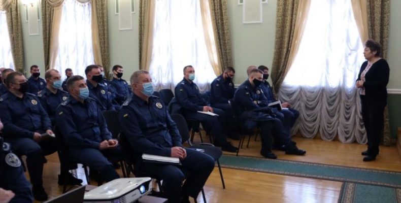 Представниця Омбудсмена зустрілася з охоронцями Феміди області