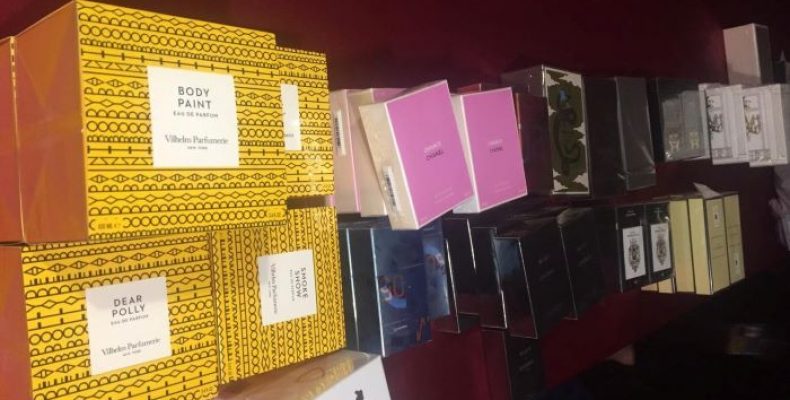 Водій вантажівки приховав у кабіні 115 флаконів парфумів