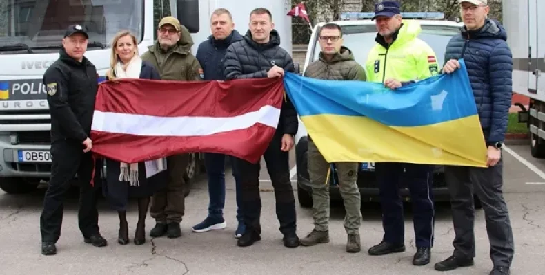 Спеціальні автомобілі передали латвійські поліцейські колегам із Чернігівщини