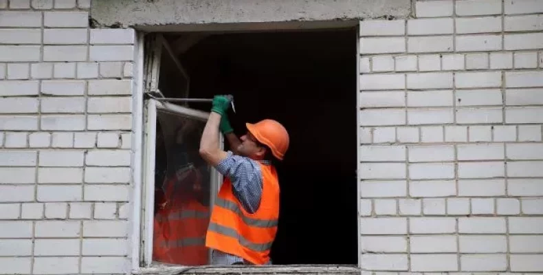Пошкоджені через війну будинки відремонтують до кінця вересня