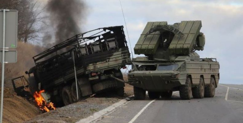 Українські льотчики знищили колону ворожої техніки