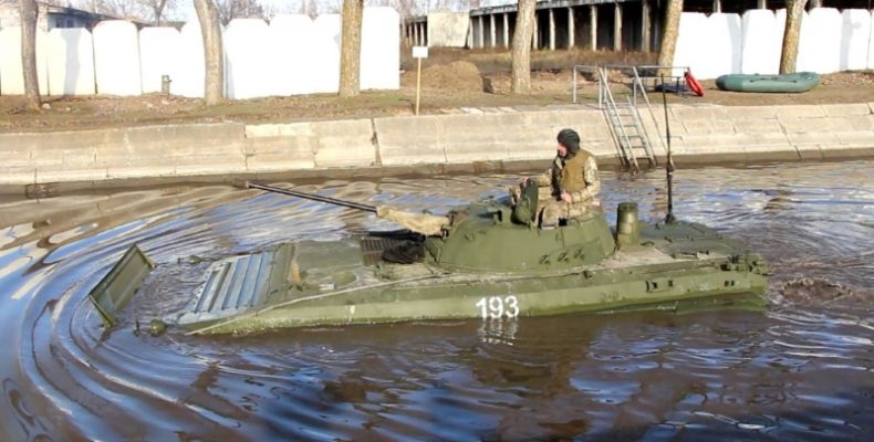 В Десні вчилися долати водну перешкоду в екстремальних умовах