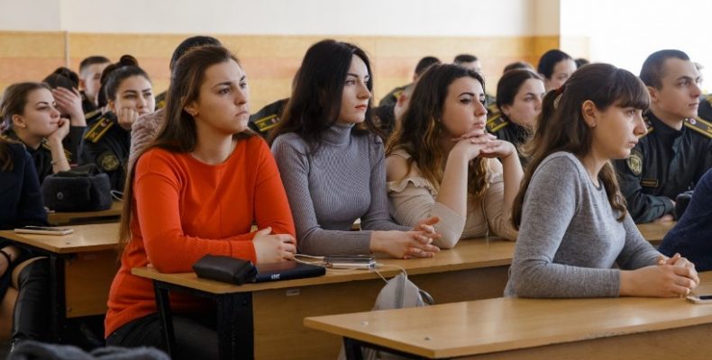 Тренінг для молоді з виборчого законодавства провели у Чернігові